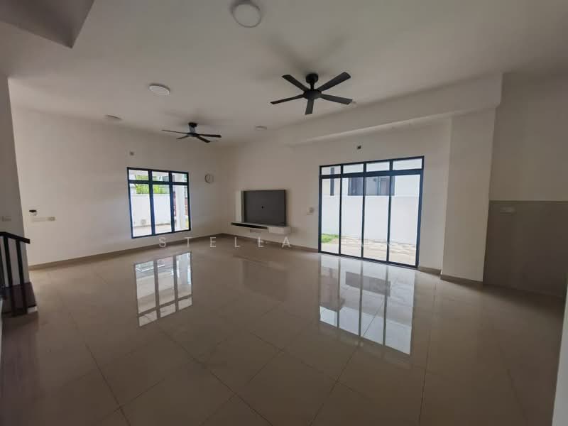 Rumah Teres 2.5-Tingkat untuk Dijual di Setia Utama (Setia Alam) - Stella Tan - Living Room - PropertyGuru.com.my