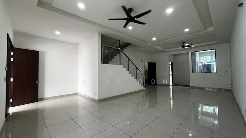 3-storey Terraced House for Sale in Serdang (Seri Kembangan) - Sasha Goh - Living Room - PropertyGuru.com.my