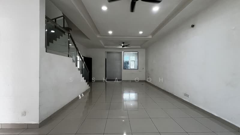3-storey Terraced House for Sale in Serdang (Seri Kembangan) - Sasha Goh - Living Room - PropertyGuru.com.my