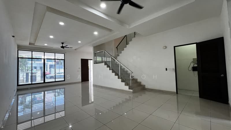 3-storey Terraced House for Sale in Serdang (Seri Kembangan) - Sasha Goh - Living Room - PropertyGuru.com.my