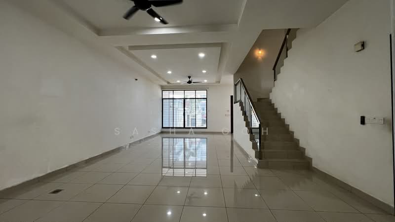 3-storey Terraced House for Sale in Serdang (Seri Kembangan) - Sasha Goh - Living Room - PropertyGuru.com.my