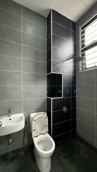 3-storey Terraced House for Sale in Serdang (Seri Kembangan) - Sasha Goh - Bathroom - PropertyGuru.com.my