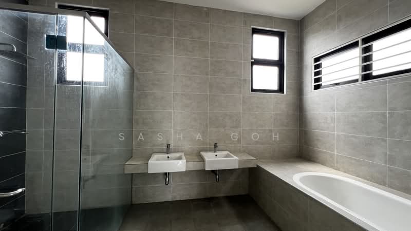3-storey Terraced House for Sale in Serdang (Seri Kembangan) - Sasha Goh - Bathroom - PropertyGuru.com.my