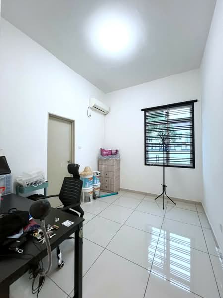 Rumah Kluster untuk Dijual di Taman Kempas Utama (Tebrau) - Karl Lim - Study - PropertyGuru.com.my