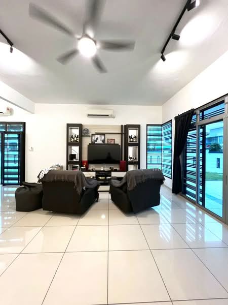 Rumah Kluster untuk Dijual di Taman Kempas Utama (Tebrau) - Karl Lim - Living Room - PropertyGuru.com.my