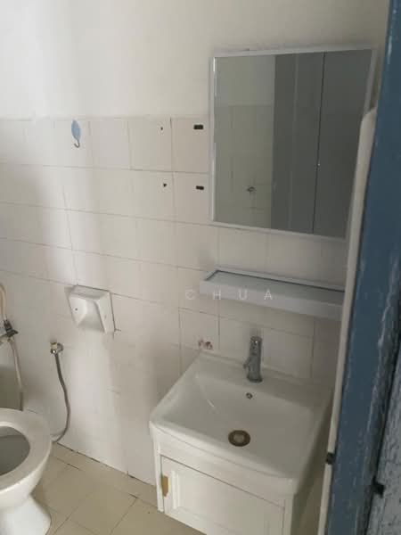 Pangsapuri untuk Dijual di Widuri Apartment - LS Chua - Bathroom - PropertyGuru.com.my