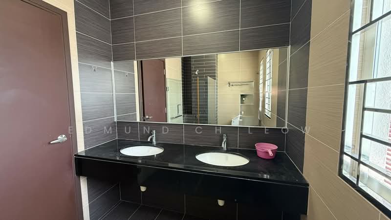 Semi-Detached House for Sale in Bandar Baru Selayang (Selayang) - Edmund CH Leow - Bathroom - PropertyGuru.com.my