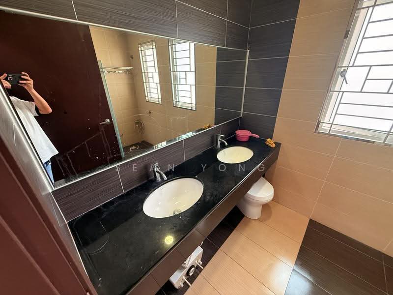 Semi-Detached House for Rent in Bukit Idaman (Selayang) - Sean Yong - Bathroom - PropertyGuru.com.my