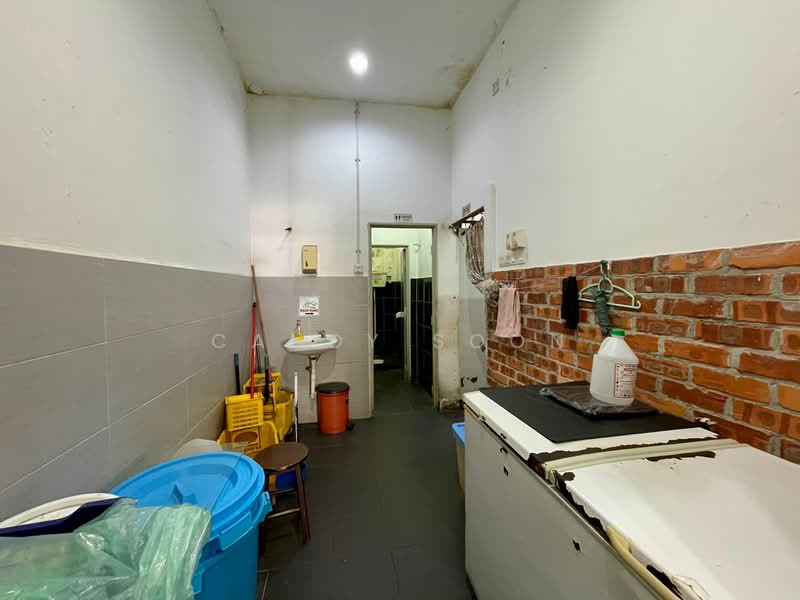 Shop / Office untuk Disewa di Sungai Long (Bandar Sungai Long) - Candy Soon - Bathroom - PropertyGuru.com.my