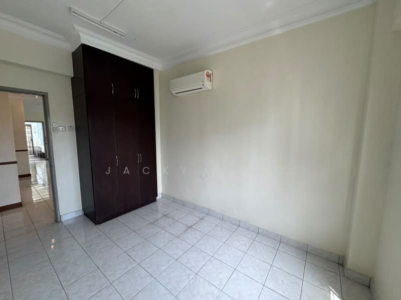 Kondominium untuk Dijual di Pelangi Damansara - Jacky Wong - Bedroom - PropertyGuru.com.my