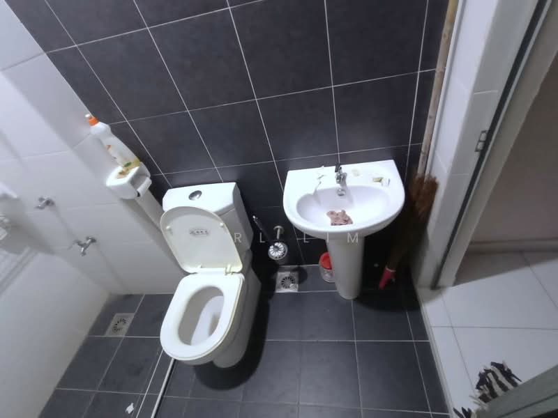 2-storey Terraced House for Sale in Taman Laguna (Johor Bahru) - Karl Lim - Bathroom - PropertyGuru.com.my