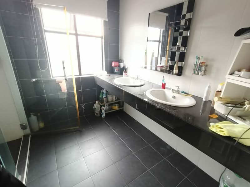 2-storey Terraced House for Sale in Taman Laguna (Johor Bahru) - Karl Lim - Bathroom - PropertyGuru.com.my