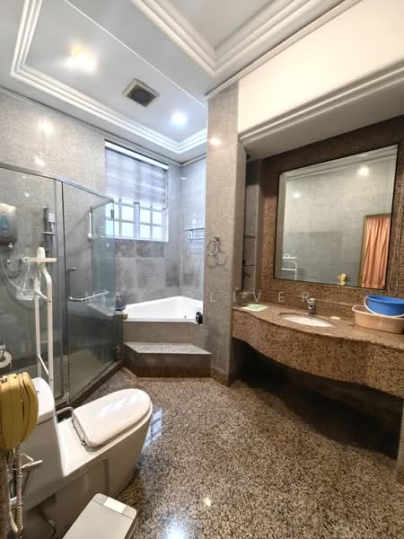 Rumah Banglo untuk Dijual di Country Heights (Kajang) - Mak Oliver - Bathroom - PropertyGuru.com.my
