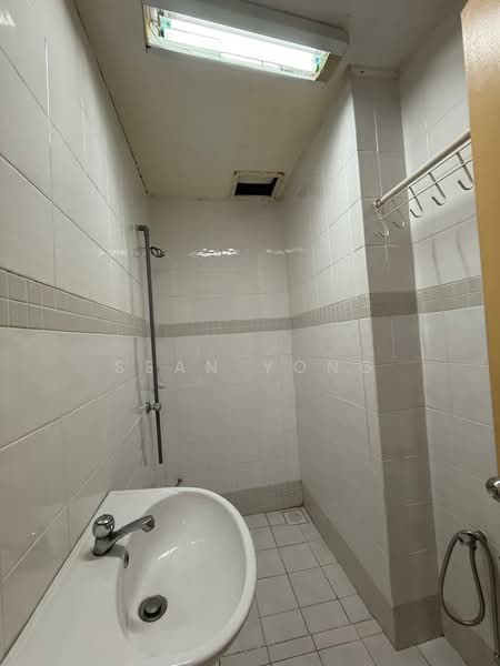 Pangsapuri untuk Disewa di Andari Townvilla - Sean Yong - Bathroom - PropertyGuru.com.my