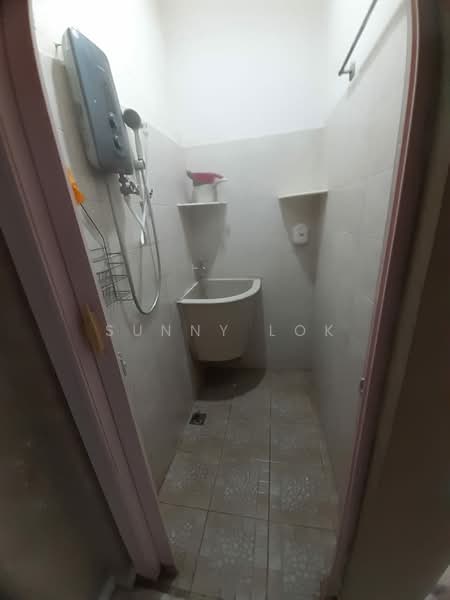 1-storey Terraced House for Rent in Taman Sejahtera (Bukit Mertajam) - Sunny Lok - Bathroom - PropertyGuru.com.my
