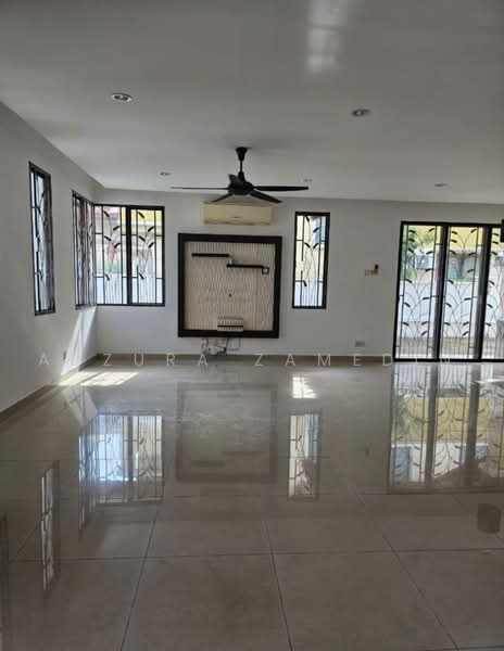 Rumah Banglo untuk Dijual di Aman Perdana (Kapar) - Adzura Zamedin - Living Room - PropertyGuru.com.my
