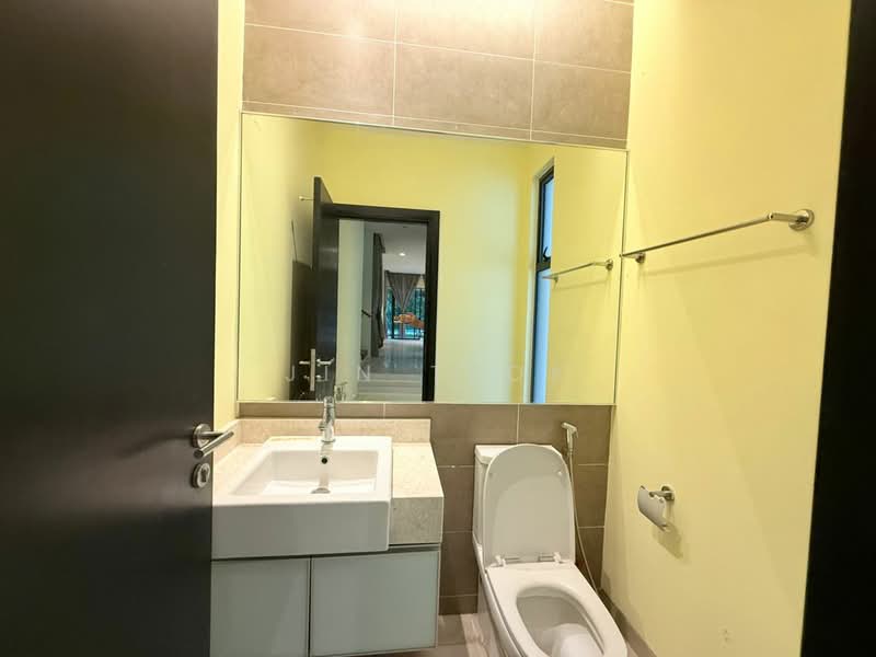 Rumah Banglo untuk Dijual di Leisure Farm (Gelang Patah) - Jin Teok - Bathroom - PropertyGuru.com.my
