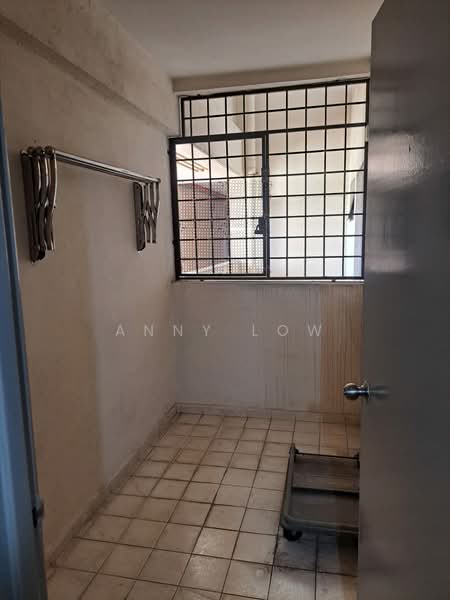 Pangsapuri untuk Dijual di Anjung Hijau (Greenfields) - Anny Low - Yard - PropertyGuru.com.my