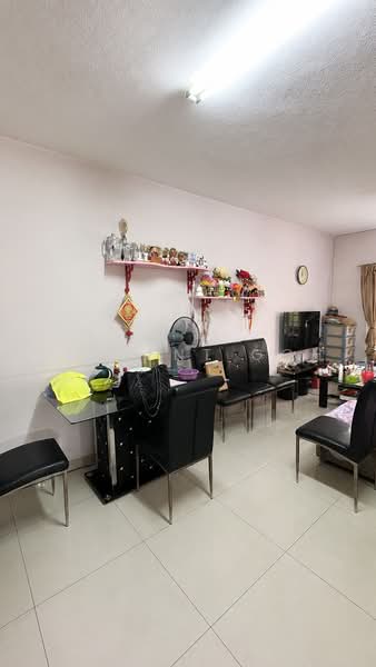 Pangsapuri untuk Dijual di Taman Jinjang Baru Kos Sederhana Apartment - Vincent Goh - Living Room - PropertyGuru.com.my