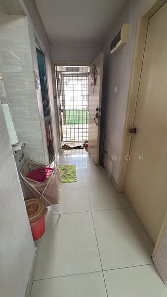 Pangsapuri untuk Dijual di Taman Jinjang Baru Kos Sederhana Apartment - Vincent Goh - Entrance - PropertyGuru.com.my