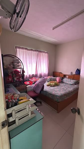 Pangsapuri untuk Dijual di Taman Jinjang Baru Kos Sederhana Apartment - Vincent Goh - Bedroom - PropertyGuru.com.my