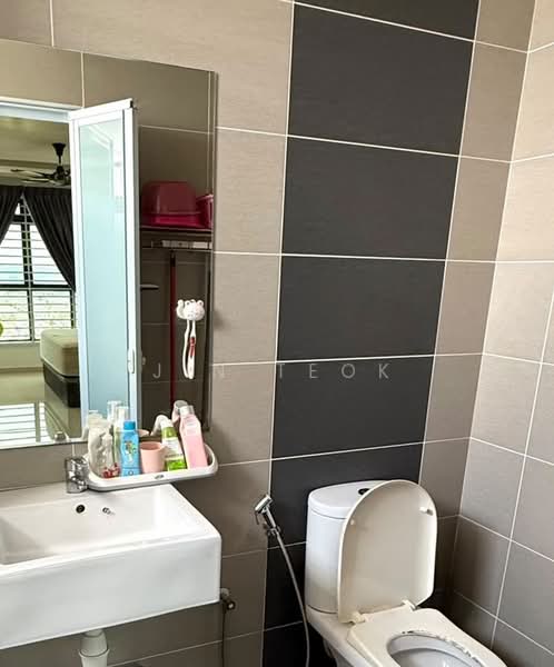 Service Residence for Sale at The Garden Residences - Jin Teok - Bathroom - PropertyGuru.com.my