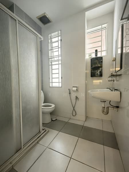 Rumah Berkembar untuk Dijual di Relau (Sungai Ara) - Kay Wong - Bathroom - PropertyGuru.com.my