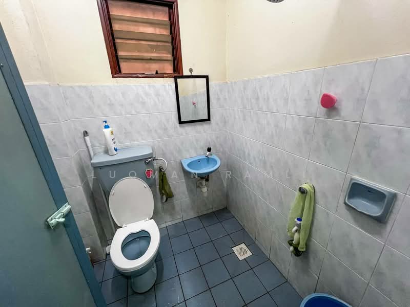 2-storey Terraced House for Sale in Alam Damai (Cheras) - Luqman Ramli - Bathroom - PropertyGuru.com.my