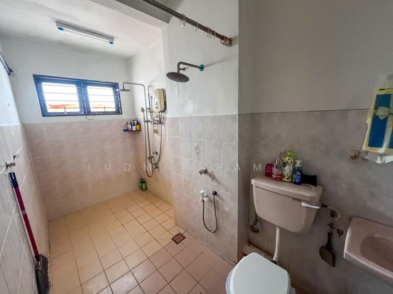 2-storey Terraced House for Sale in Alam Damai (Cheras) - Luqman Ramli - Bathroom - PropertyGuru.com.my