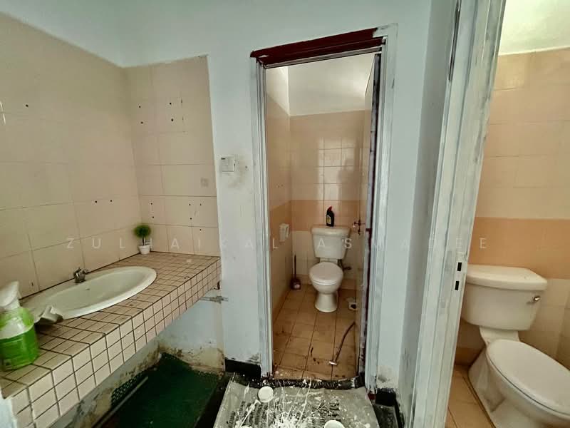 Shop for Rent in Putrajaya (Putrajaya) - Zulhaikal Asmadee - Bathroom - PropertyGuru.com.my