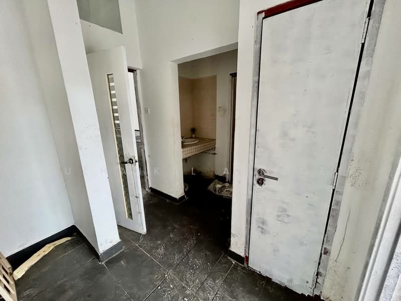 Shop for Rent in Putrajaya (Putrajaya) - Zulhaikal Asmadee - Interior - PropertyGuru.com.my
