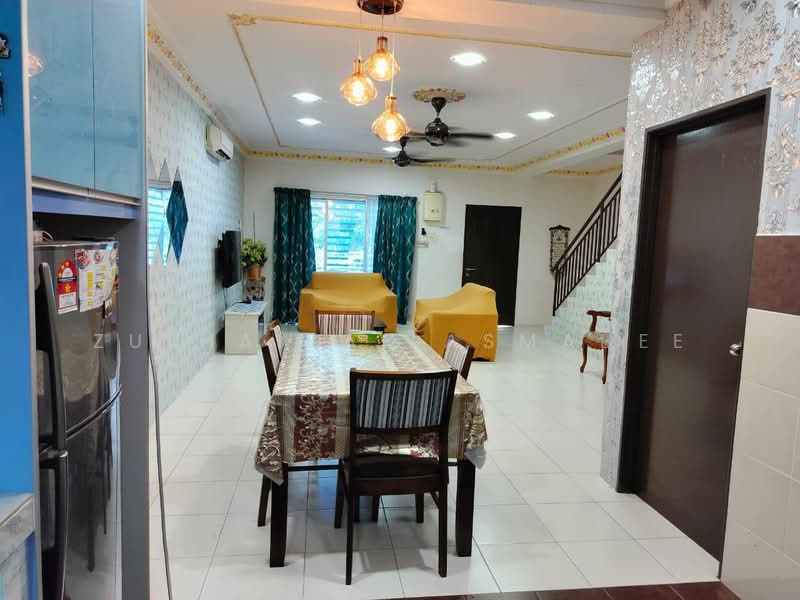 Rumah Teres 2 Tingkat untuk Disewa di Taman Indah Klia (Sepang) - Zulhaikal Asmadee - Living Room - PropertyGuru.com.my