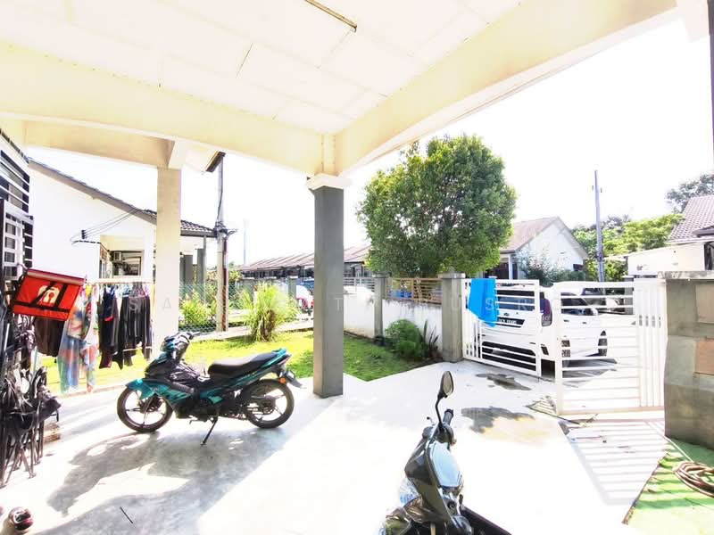 1-storey Terraced House for Sale in Shah Alam (Selangor) - Salawati Busro - Exterior - PropertyGuru.com.my
