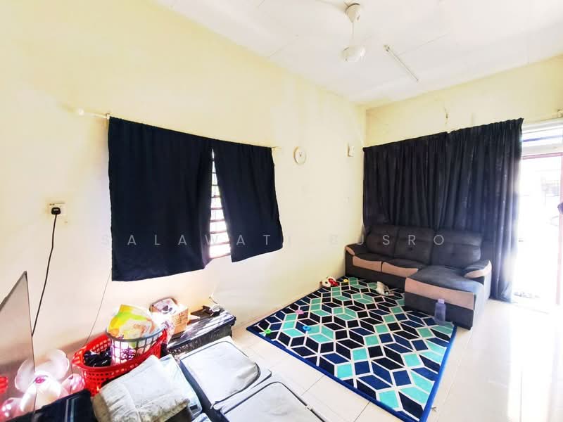 1-storey Terraced House for Sale in Shah Alam (Selangor) - Salawati Busro - Living Room - PropertyGuru.com.my
