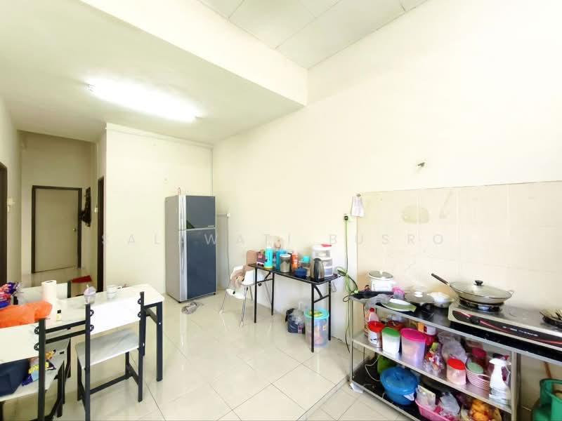 1-storey Terraced House for Sale in Shah Alam (Selangor) - Salawati Busro - Kitchen - PropertyGuru.com.my