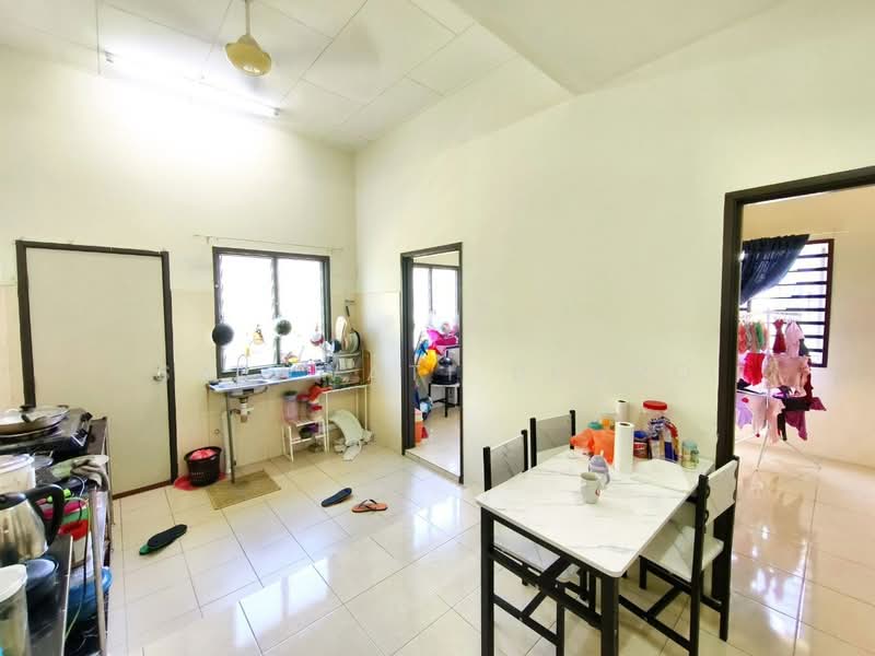 1-storey Terraced House for Sale in Shah Alam (Selangor) - Salawati Busro - Kitchen - PropertyGuru.com.my