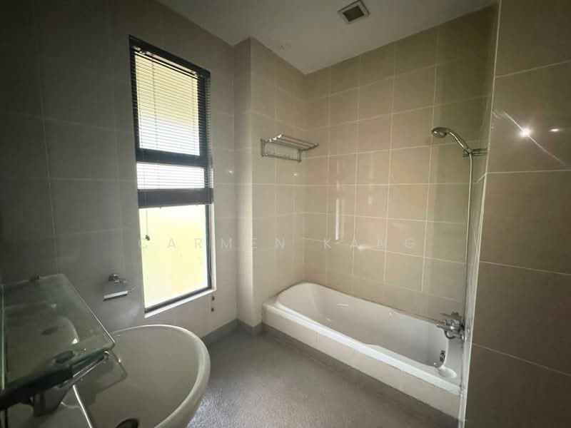 Rumah Teres 2-Tingkat untuk Dijual di Leisure Farm (Gelang Patah) - Carmen Kang - Bathroom - PropertyGuru.com.my