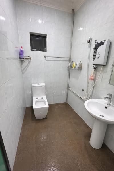 1-storey Terraced House for Sale in Tebrau (Johor) - Simpson Poh - Bathroom - PropertyGuru.com.my