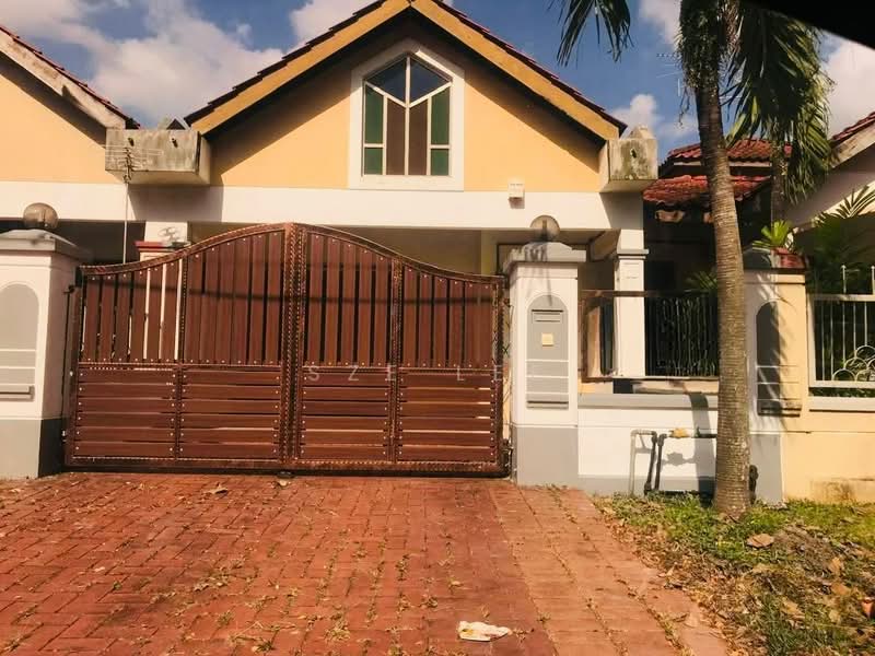 Rumah Teres 1 Tingkat untuk Dijual di Taman Molek (Johor Bahru) - Sze Lee - Exterior - PropertyGuru.com.my