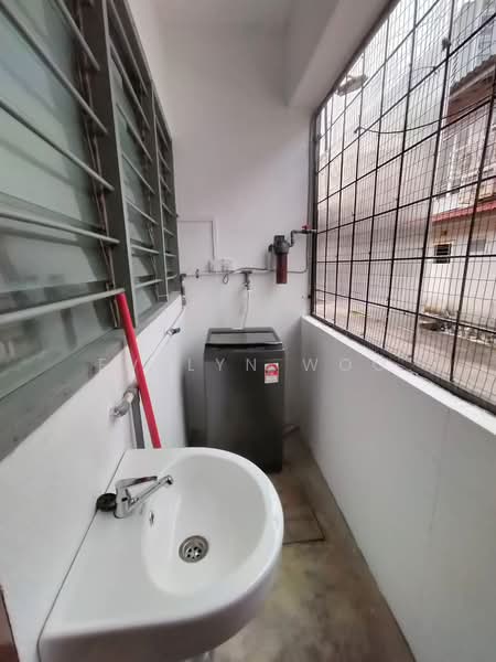 Rumah Teres 2-Tingkat untuk Disewa di Seksyen 17 (Petaling Jaya) - Evelyn Woo - Balcony - PropertyGuru.com.my