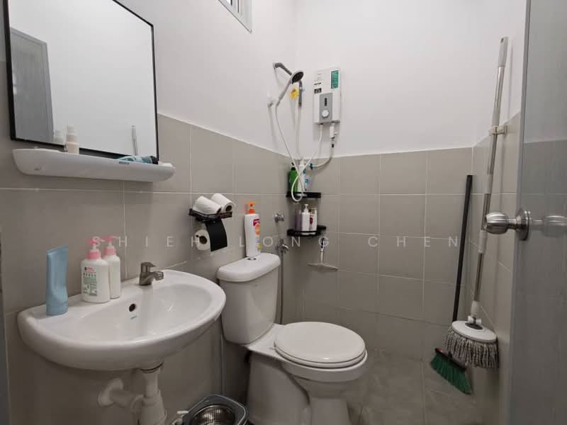 2.5-storey Terraced House for Sale in Taman Senai Utama (Kulai) - Shieh Long Chen - Bathroom - PropertyGuru.com.my