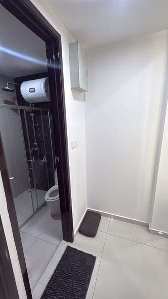 Condominium for Rent at Amberside @ Country Garden Danga Bay - Jane Ngoi - Bathroom - PropertyGuru.com.my