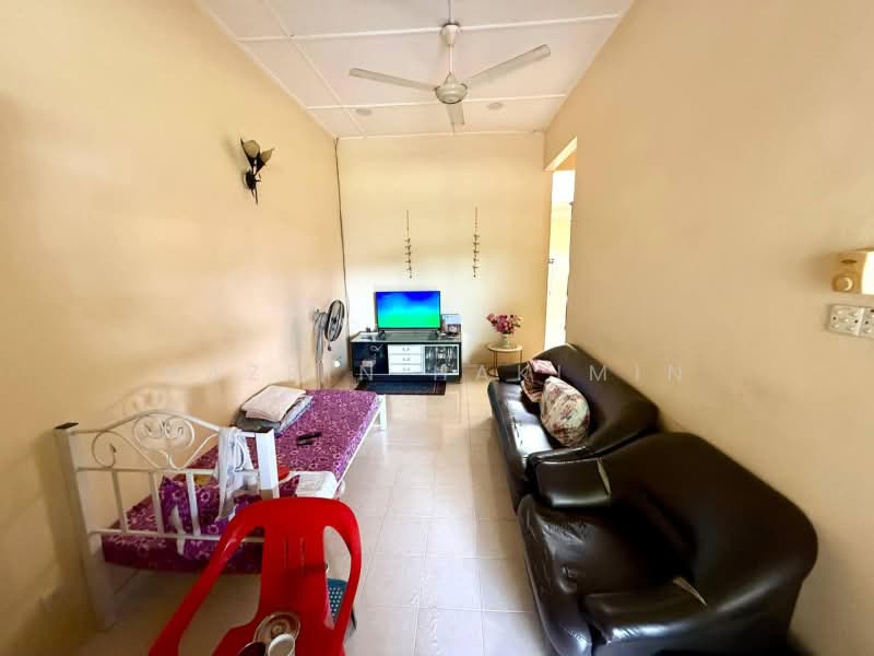 Rumah Teres untuk Dijual di Taman Sri Rawang (Rawang) - Nazrin Hakimin - Living Room - PropertyGuru.com.my