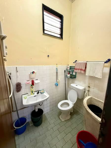 Rumah Teres untuk Dijual di Taman Sri Rawang (Rawang) - Nazrin Hakimin - Bathroom - PropertyGuru.com.my