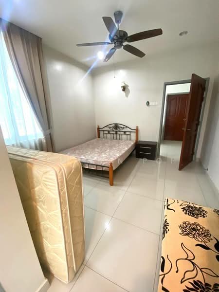 2-storey Terraced House for Sale in Taman Molek (Johor Bahru) - Simpson Poh - Bedroom - PropertyGuru.com.my