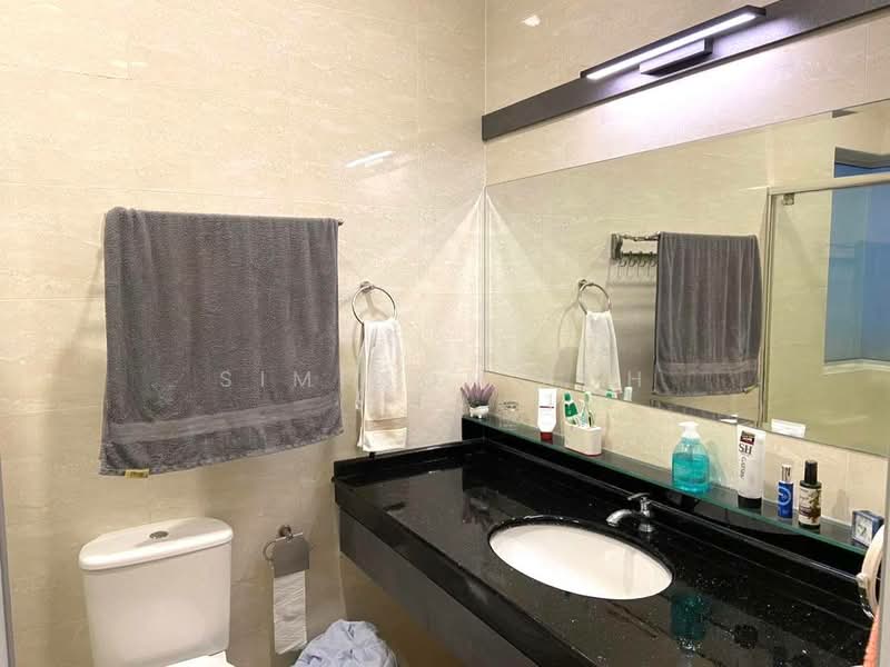2-storey Terraced House for Sale in Taman Molek (Johor Bahru) - Simpson Poh - Bathroom - PropertyGuru.com.my