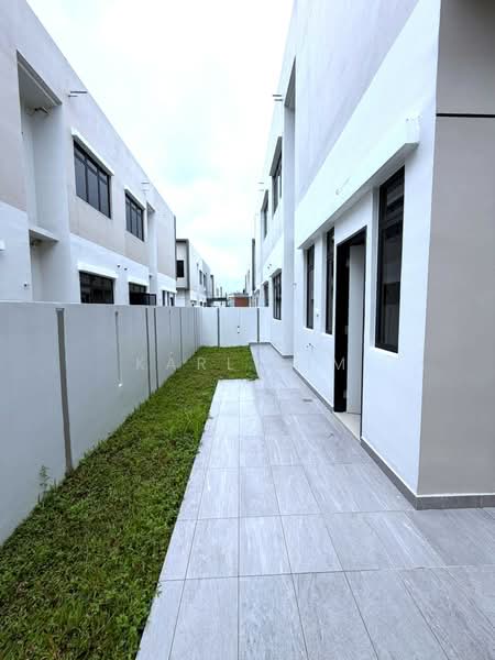 Rumah Berkembar untuk Dijual di Taman Sutera (Johor Bahru) - Karl Lim - Exterior - PropertyGuru.com.my