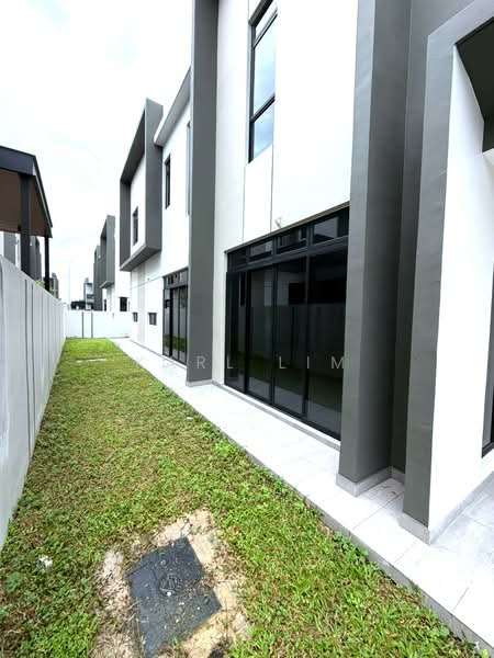 Rumah Berkembar untuk Dijual di Taman Sutera (Johor Bahru) - Karl Lim - Exterior - PropertyGuru.com.my