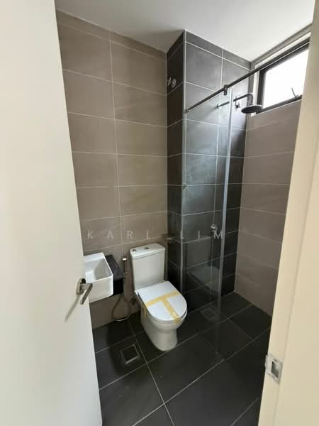 Rumah Berkembar untuk Dijual di Taman Sutera (Johor Bahru) - Karl Lim - Bathroom - PropertyGuru.com.my