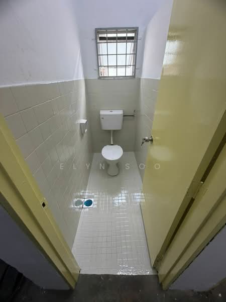 Factory for Sale in Jalan Klang Lama (Old Klang Road) (Kuala Lumpur) - Elyn Soo - Bathroom - PropertyGuru.com.my